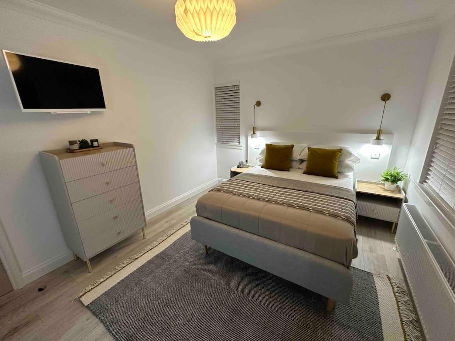 Premium Executive Apartment In Dunfermline Bagian luar foto