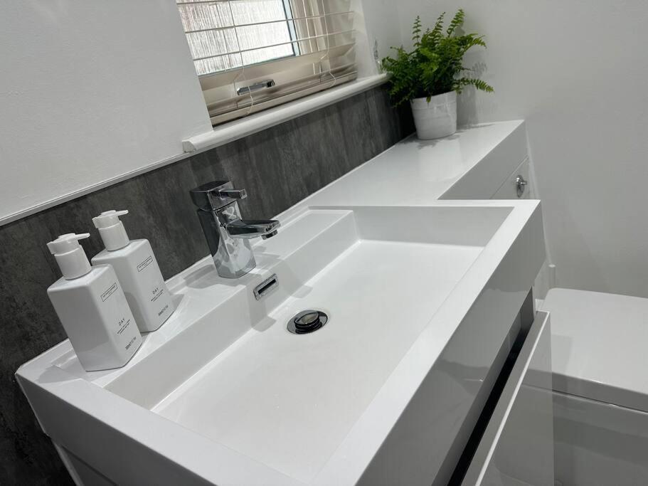 Premium Executive Apartment In Dunfermline Bagian luar foto