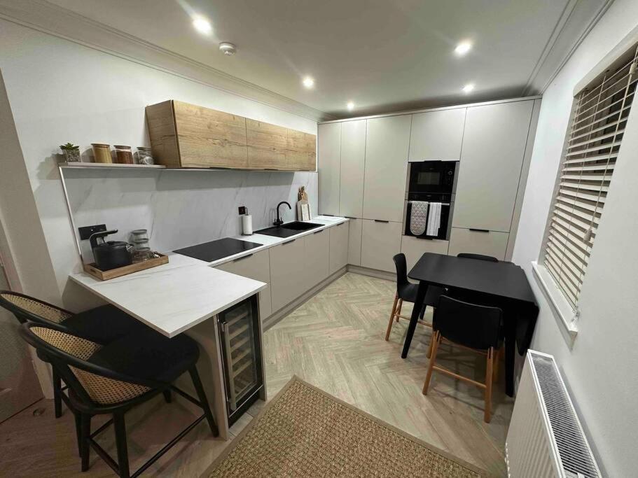 Premium Executive Apartment In Dunfermline Bagian luar foto