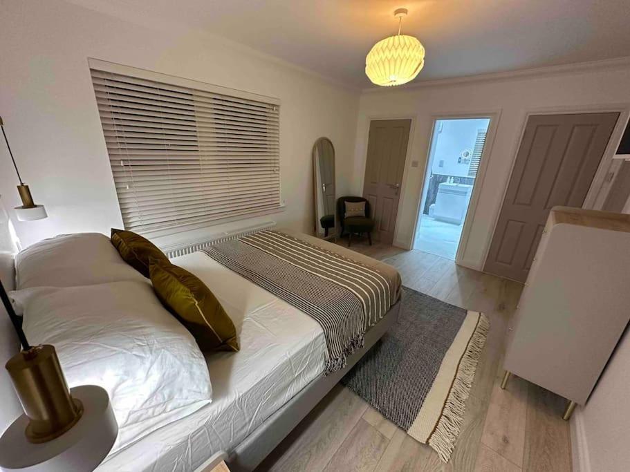 Premium Executive Apartment In Dunfermline Bagian luar foto