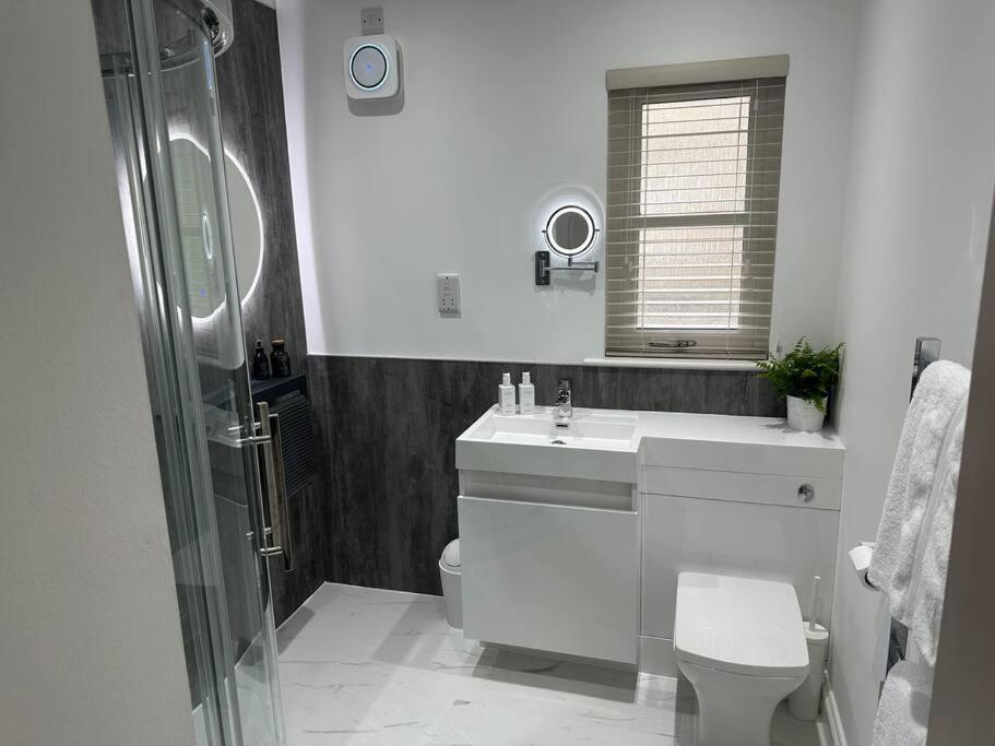 Premium Executive Apartment In Dunfermline Bagian luar foto