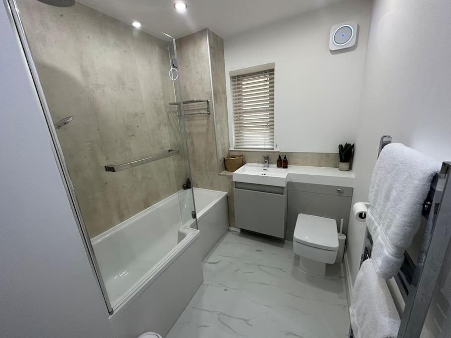 Premium Executive Apartment In Dunfermline Bagian luar foto