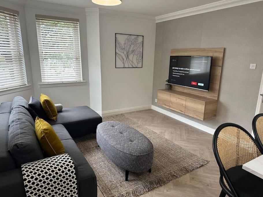 Premium Executive Apartment In Dunfermline Bagian luar foto